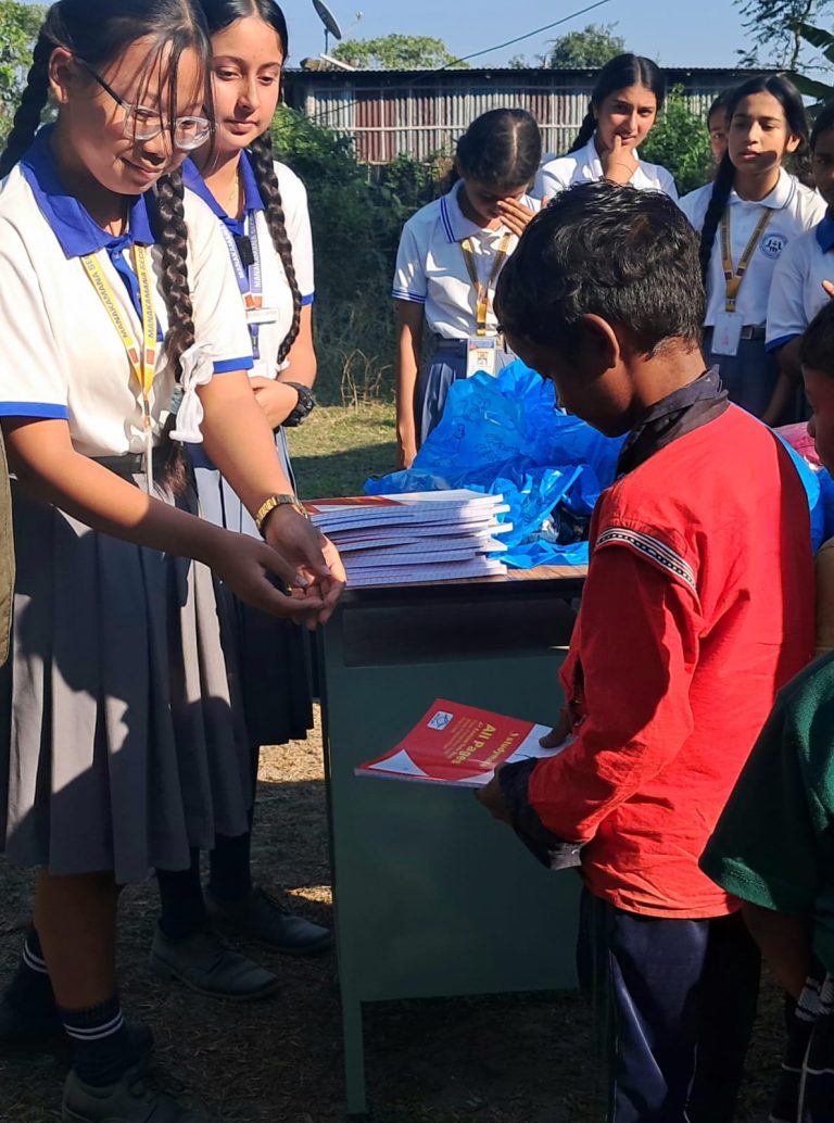 उज्यालो मनकामना बालक्ल्बद्वारा मेची पारीको विद्यालयमा सहयोग : अवलोकन भ्रमण सफल