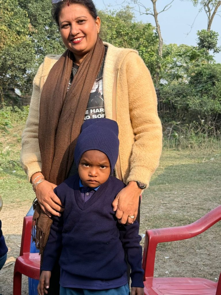 मेची महाकाली बुहारी संयुक्त आवाजद्वारा मेची पारीका विद्यार्थीलाइ न्यानो कपडा वितरण 4 1000061008