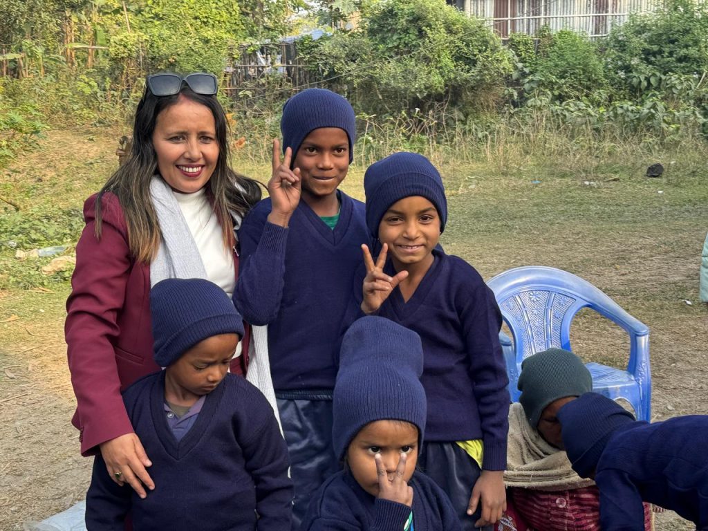 मेची महाकाली बुहारी संयुक्त आवाजद्वारा मेची पारीका विद्यार्थीलाइ न्यानो कपडा वितरण 6 1000061045