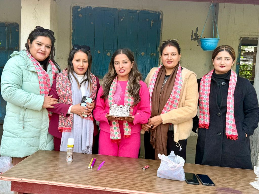 मेची महाकाली बुहारी संयुक्त आवाजद्वारा मेची पारीका विद्यार्थीलाइ न्यानो कपडा वितरण 3 1000061101